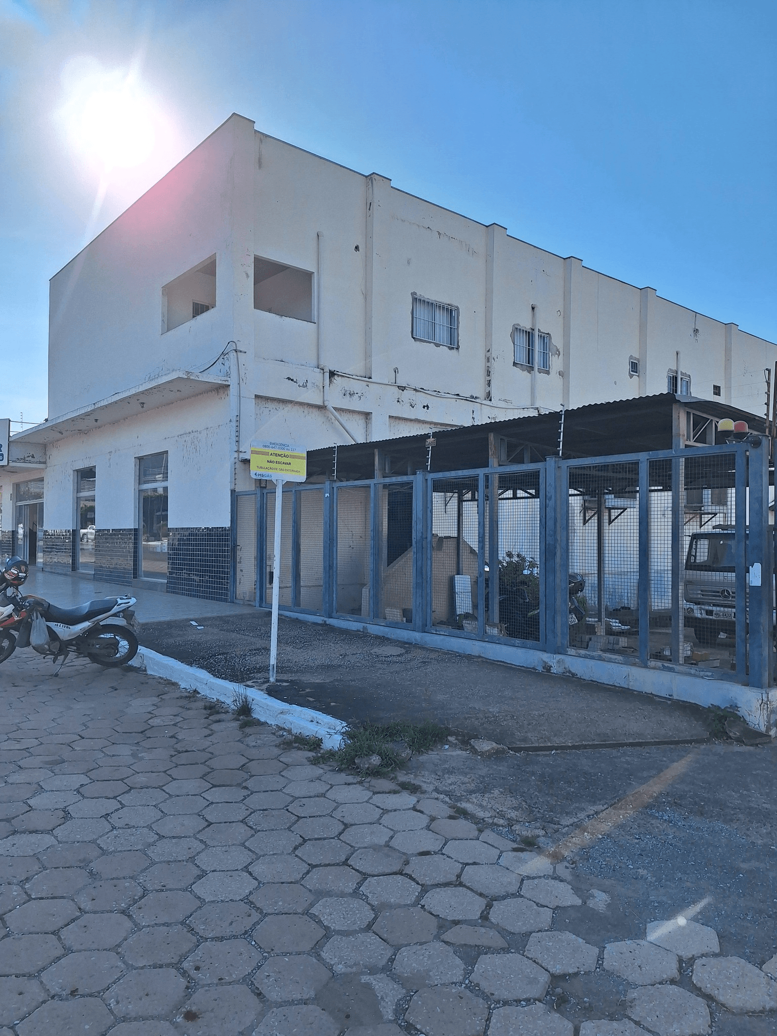 Área comercial com salão à venda na Rua América